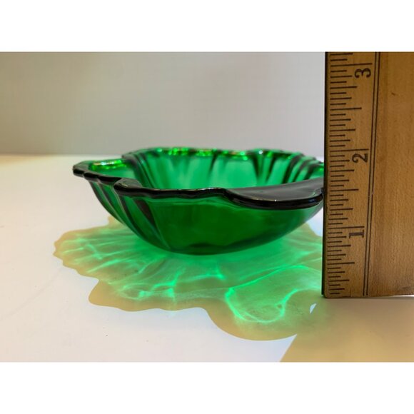 Anchor Hocking Green Glass Maple Leaf Dish MCM VTG Emerald Glass Trinket Candy - Picture 10 of 10